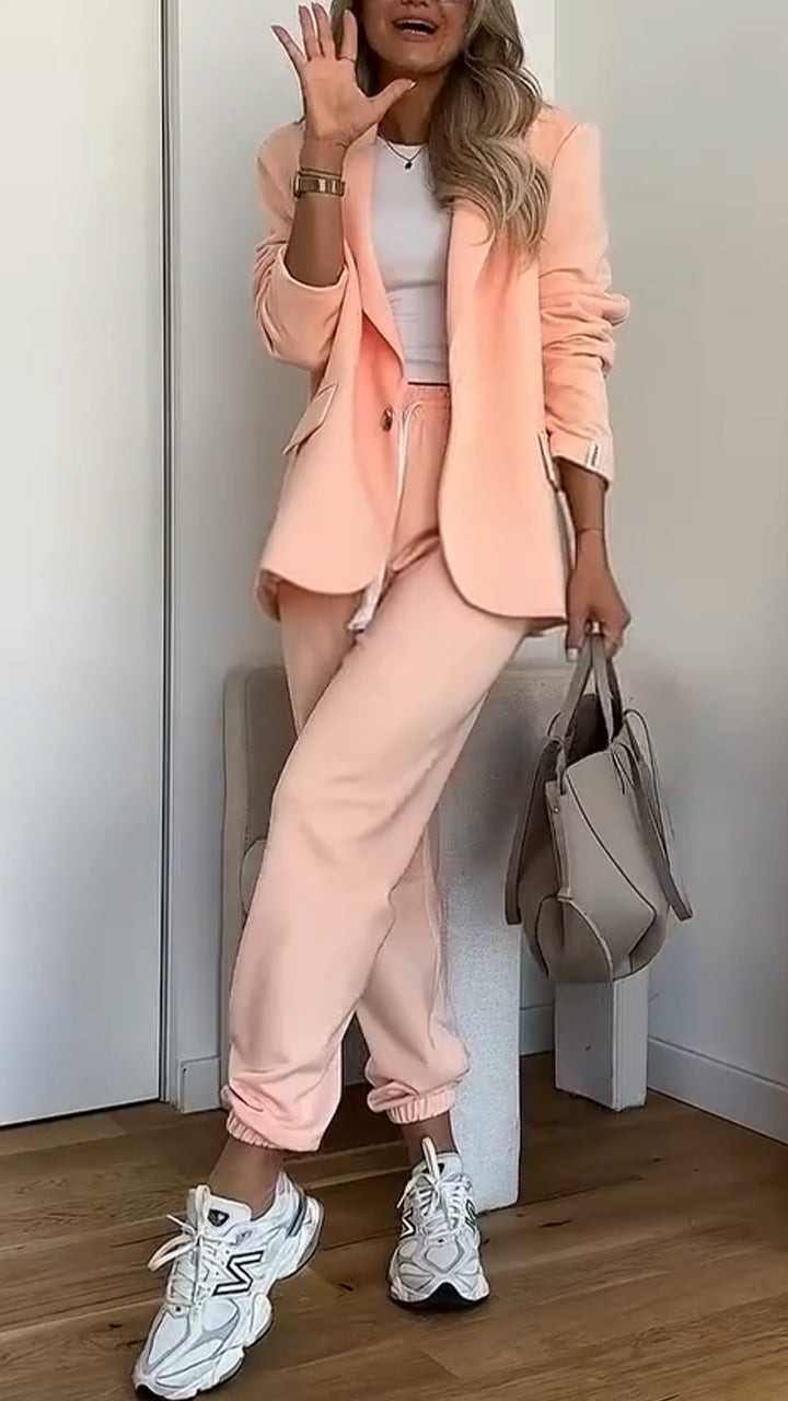 A modern everyday women's suit with a monochrome design and lapels.-SL