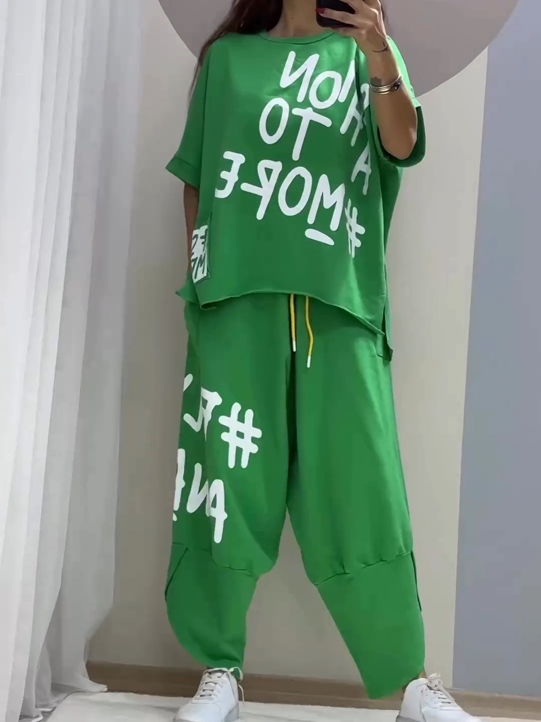 Neformálny dvojdielny oblek s potlačou a okrúhlym výstrihom-SK