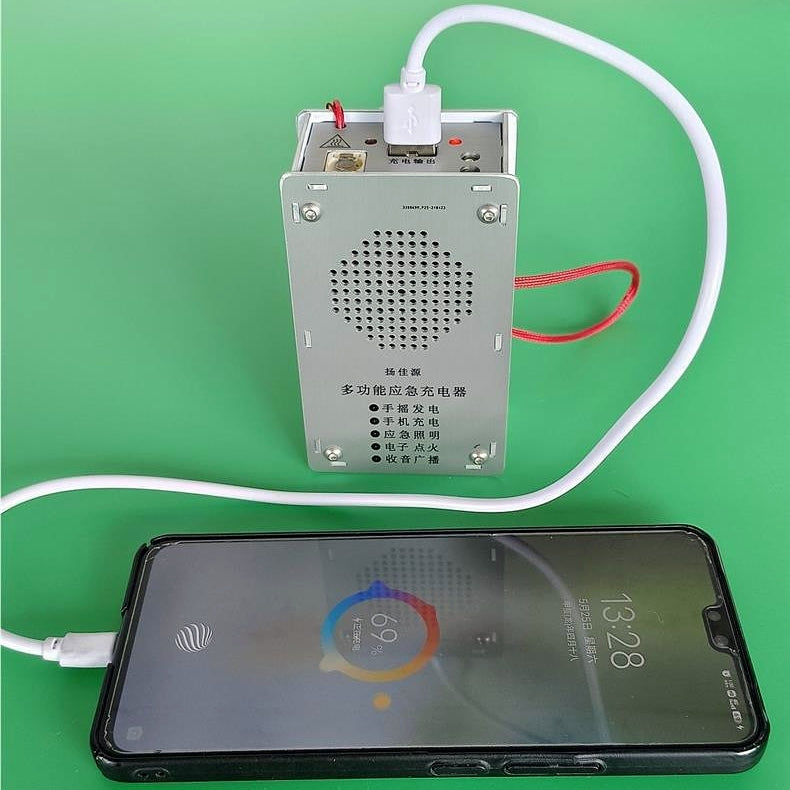 🔋 Rankiniu būdu valdoma avarinė maitinimo stotelė – žibintuvėlis, žiebtuvėlis ir išorinė baterija (1000 mAh)-LT