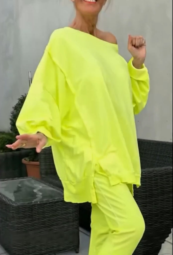 Vasarinis moteriškas apvalios iškirptės, šviesios spalvos laisvalaikio kostiumas-LT