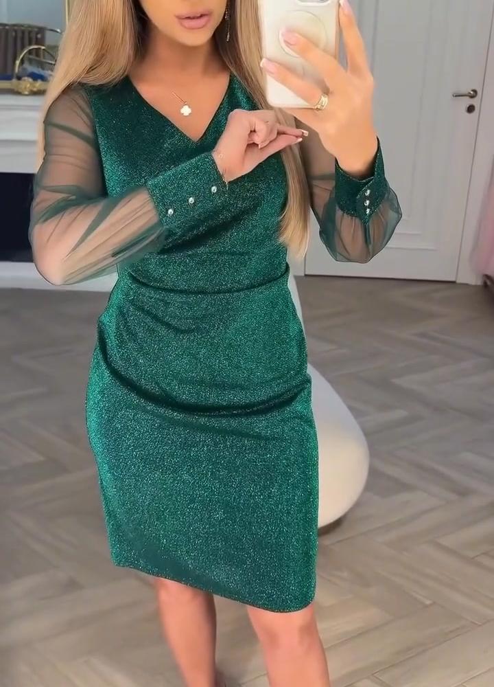 Λαμπερό φόρεμα με λαιμόκοψη σε σχήμα V και λεπτομέρειες patchwork-GR