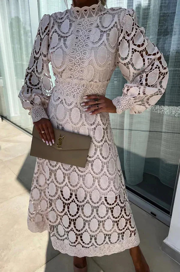 Γυναικείο μίντι φόρεμα με κομψή, αέρινη λαιμόκοψη-GR