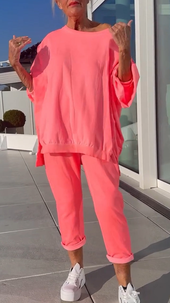 Γυναικείο καλοκαιρινό casual κοστούμι με στρογγυλή λαιμόκοψη, ανοιχτόχρωμο και σκίσιμο-GR