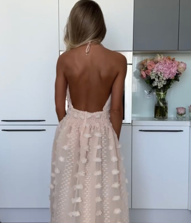 Vasarinė moteriška madinga suknelė su atvira nugara ir dideliu skeltuku-LT