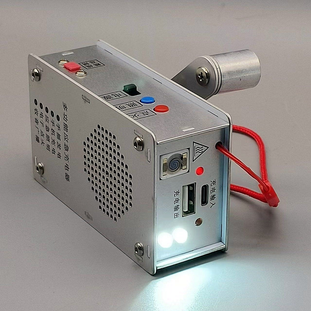 🔋 Ročna polnilna postaja za nujne primere – svetilka, vžigalnik in prenosna baterija (1000 mAh)-SI